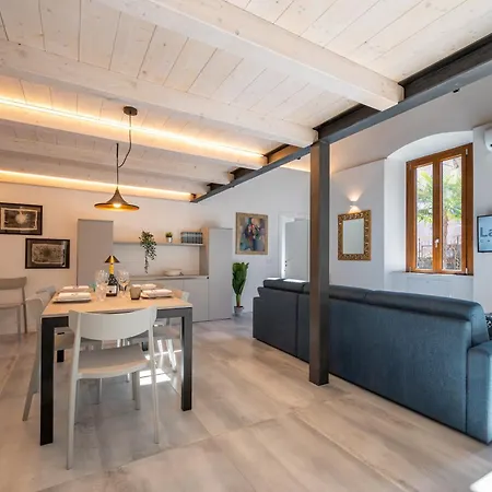 Apartment New 2024 - Ancient - Where Classic Style Meets Modern Design And Comforts - Larihome A40 *