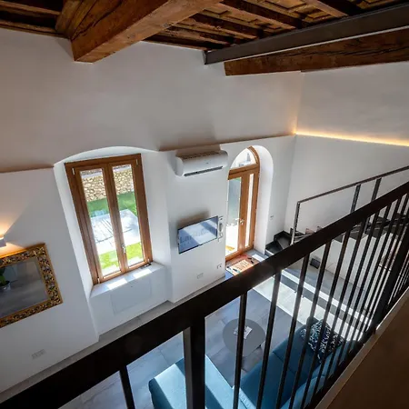Apartment New 2024 - Ancient - Where Classic Style Meets Modern Design And Comforts - Larihome A40 Gravedona